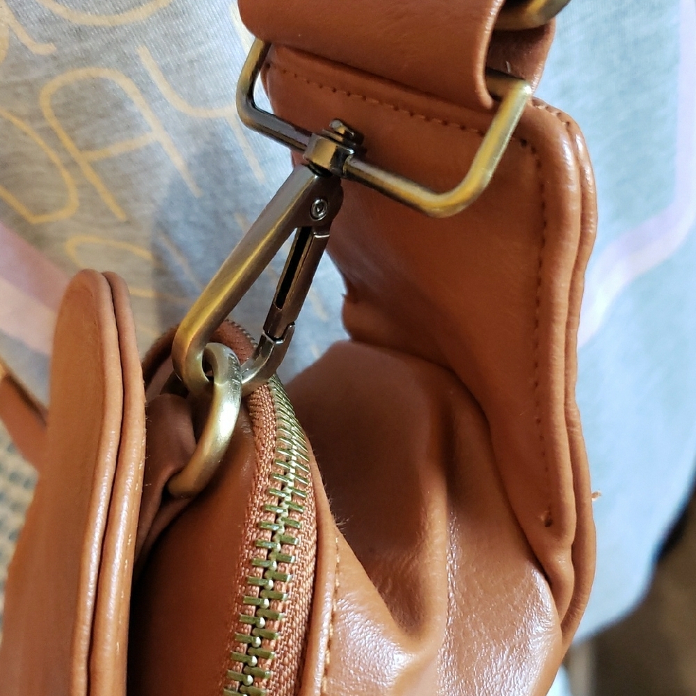 Brown Vegan Leather Crossbody Bag with Patterned Guitar Strap NWOT - Picture 5 of 11